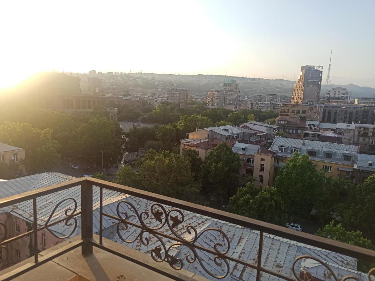 Красивая, Просторная Квартира В Самом Центре Еревана, Рядом С Оперным Театром. Jerevan Exteriör bild